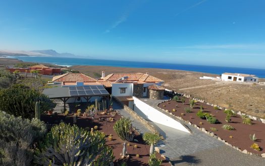 Fuerteventura – Strand von Ugan – Traumhafte Villa im Landhausstil mit Panorama Meerblick – Infinity Pool – 4 große Schlafzimmer