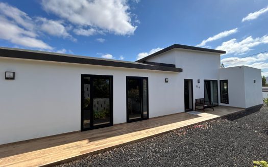 Fuerteventura – Llanos de la Concepcion – Traumhafte Neubau Villa mit 3 Schlafzimmern – Überdachte Lounge mit Grillbereich – Frucht / Gemüsegarten