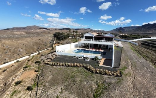Fuerteventura – Strand von Ugan – Große Villa auf zwei Ebenen mit weitläufigem Garten und Panoramameerblick – Pool