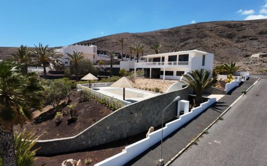 Fuerteventura – Giniginamar – Exklusive Villa auf zwei Ebenen mit großem Pool und traumhaften Meerblick – Tiefgarage