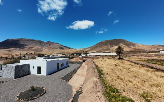 Fuerteventura – El Cardon –  Moderne Neubau Villa  – mit 3 Schlafzimmern und großem Grundstück – Gemauerte Außenküche