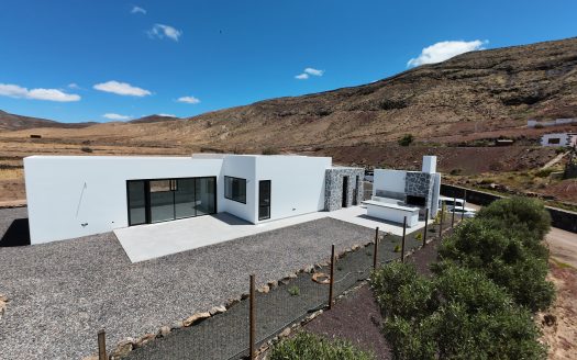 Fuerteventura – El Cardon –  Moderne Neubau Villa  – mit 3 Schlafzimmern und großem Grundstück – Gemauerte Außenküche