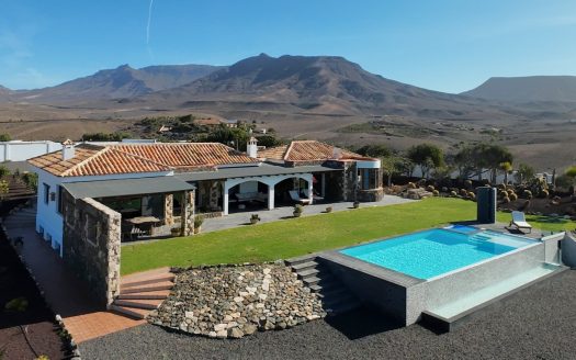 Fuerteventura – Strand von Ugan – Traumhafte Villa im Landhausstil mit Panorama Meerblick – Infinity Pool – 4 große Schlafzimmer