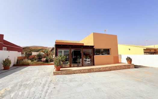 Fuerteventura – Tuineje – Tolles Einfamilienhaus mit Pool und 3 Schlafzimmern – Carport – Dachterrasse mit Weitblick