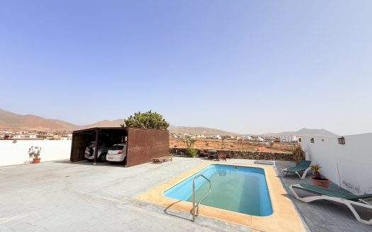 Fuerteventura – Tuineje – Tolles Einfamilienhaus mit Pool und 3 Schlafzimmern – Carport – Dachterrasse mit Weitblick