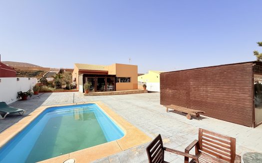 Fuerteventura – Tuineje – Tolles Einfamilienhaus mit Pool und 3 Schlafzimmern – Carport – Dachterrasse mit Weitblick
