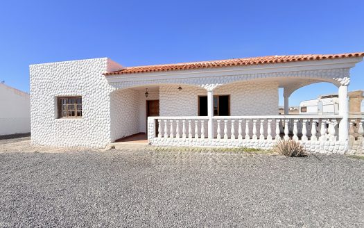 Fuerteventura – La Fuentita – Charmanter Bungalow mit 3 Schlafzimmern – Großes Wohnzimmer und Veranda